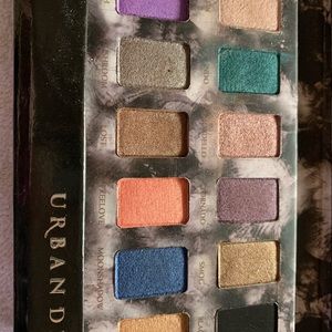 Urban Decay eyeshadow palette